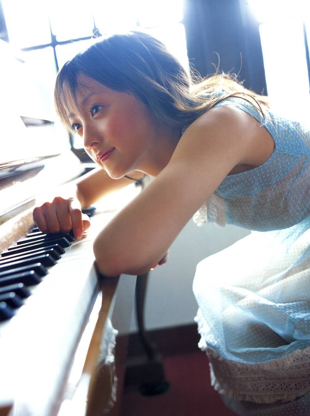 [唯美写真] 小松彩夏 Ayaka Komatsu《Moon Doll》